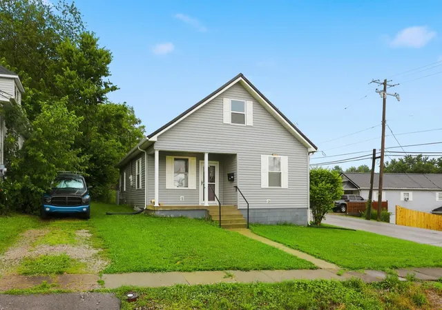 Homes for sale in Cynthiana, KY | 418 S Elmarch Ave, Cynthiana, KY 41031 | MLS# 26015355