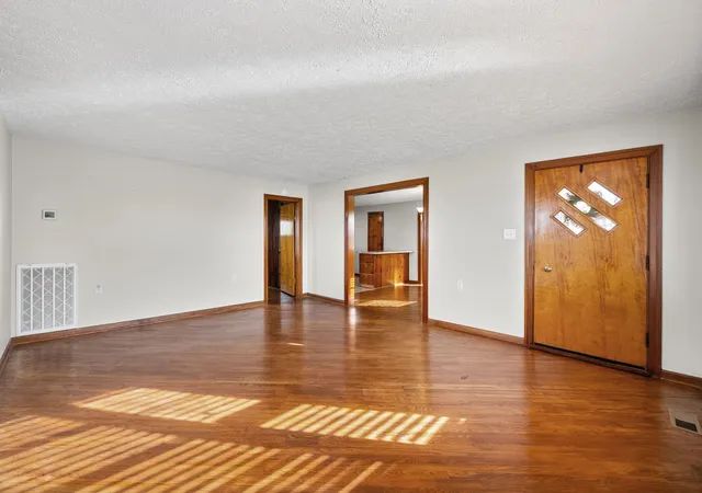 Photo 4 of Single family home for sale at 4540 Canton Pike, Hopkinsville, KY 42240 | MLS# 26015442 | Listing updated on 2026-07-25