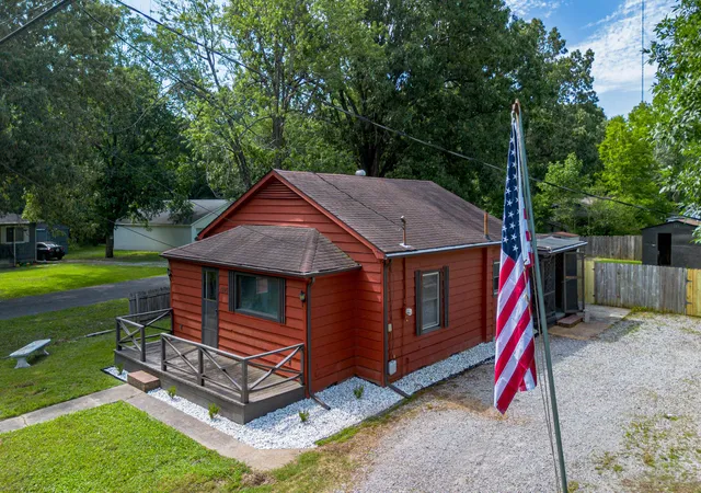 Homes for sale in Paducah, KY | 1220 Markham Ave, Paducah, KY 42003 | MLS# 26015968