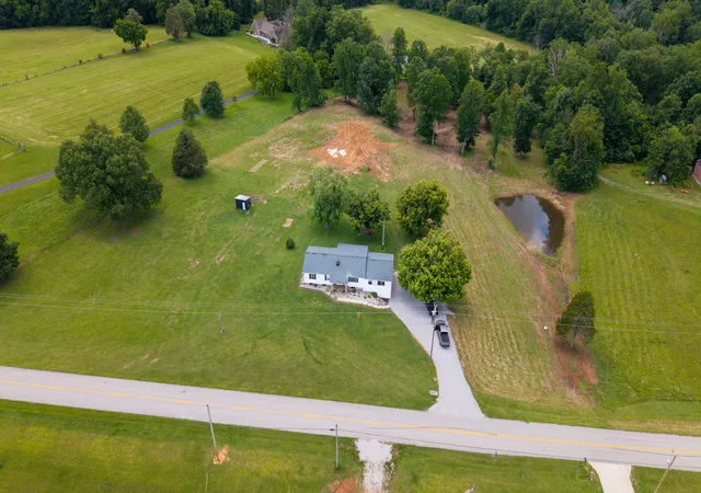 Photo 3 of Single family home for sale at 1153 Old Mount Vernon Rd, Somerset, KY 42503 | MLS# 26015379 | Listing updated on 2026-09-27