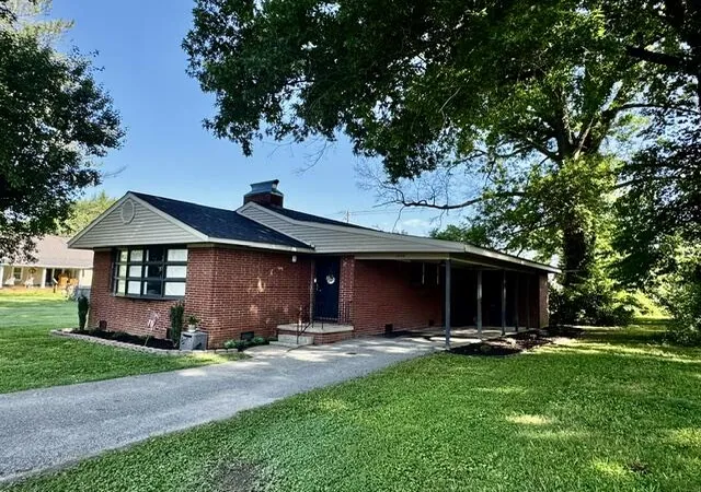 Homes for sale in Middlesboro, KY | 1010 W Chester, Middlesboro, KY 40965 | MLS# 26015402