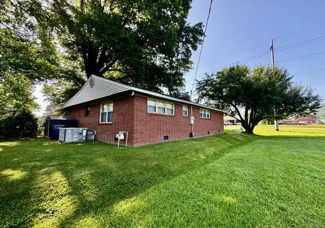 Homes for sale in Middlesboro, KY | 1010 W Chester, Middlesboro, KY 40965 | MLS# 26015402