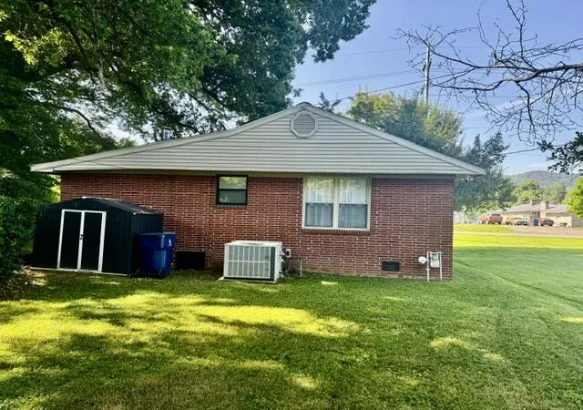 Homes for sale in Middlesboro, KY | 1010 W Chester, Middlesboro, KY 40965 | MLS# 26015402