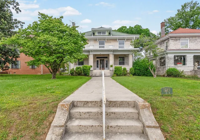 Photo 3 of Sale Pending at 1741 S Main St, Hopkinsville, KY 42240 | MLS# 26015383 | Listing updated on 2026-08-29