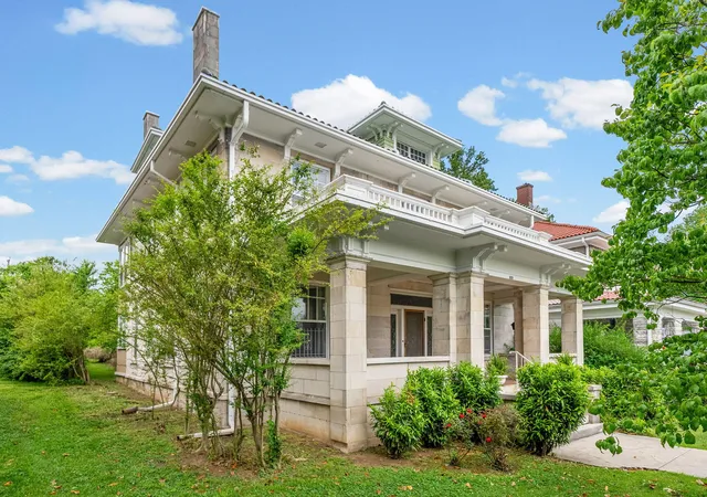 Photo 4 of Sale Pending at 1741 S Main St, Hopkinsville, KY 42240 | MLS# 26015383 | Listing updated on 2026-08-29