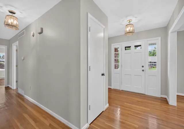 Photo 3 of Single family home for sale at 100 Natchez Tr, Nicholasville, KY 40356 | MLS# 26015593 | Listing updated on 2026-09-22
