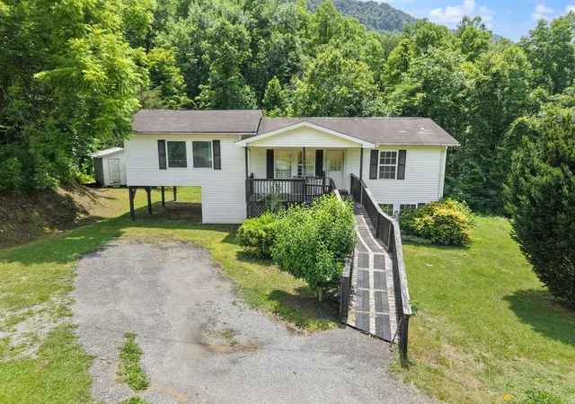 Homes for sale in Bledsoe, KY | 327 Day Hollow, Bledsoe, KY 40810 | MLS# 26015806