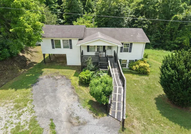 Homes for sale in Bledsoe, KY | 327 Day Hollow, Bledsoe, KY 40810 | MLS# 26015806