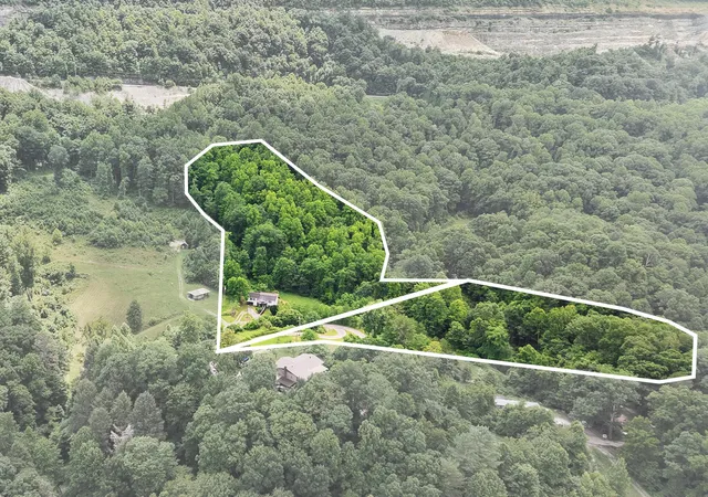 Homes for sale in Bledsoe, KY | 327 Day Hollow, Bledsoe, KY 40810 | MLS# 26015806