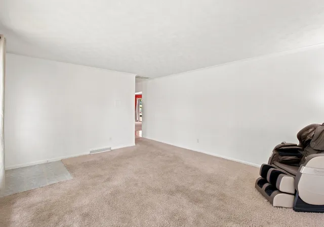 Photo 3 of Single family home for sale at 225 Nickell Hts Rd, Paducah, KY 42003 | MLS# 26015438 | Listing updated on 2026-09-18