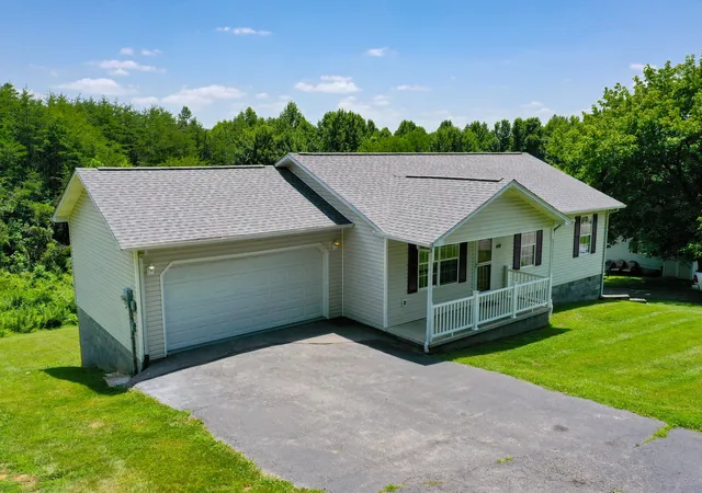 Homes for sale in Lily, KY | 491 Hopkins Cemetery Rd, Lily, KY 40740 | MLS# 26016045