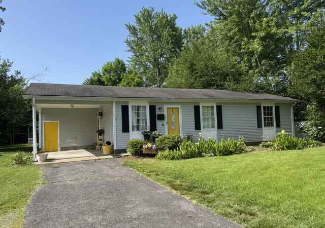 Homes for sale in Murray, KY | 1713 College Farm Rd, Murray, KY 42071 | MLS# 26015444