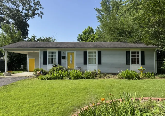 Homes for sale in Murray, KY | 1713 College Farm Rd, Murray, KY 42071 | MLS# 26015444