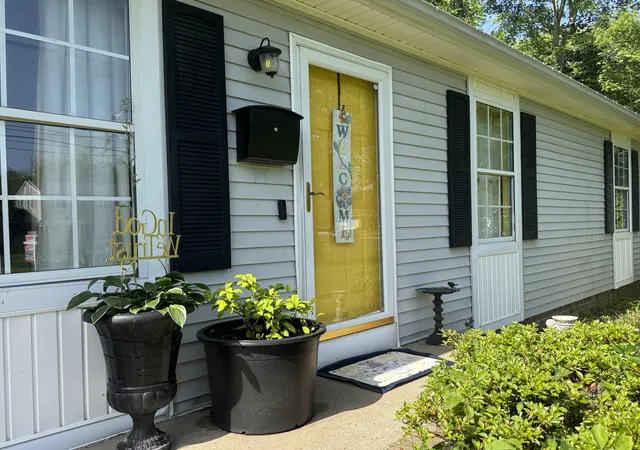 Homes for sale in Murray, KY | 1713 College Farm Rd, Murray, KY 42071 | MLS# 26015444