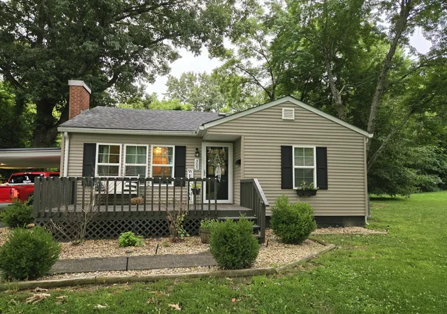 Homes for sale in Benton, KY | 305 W 6th St, Benton, KY 42025 | MLS# 26015470