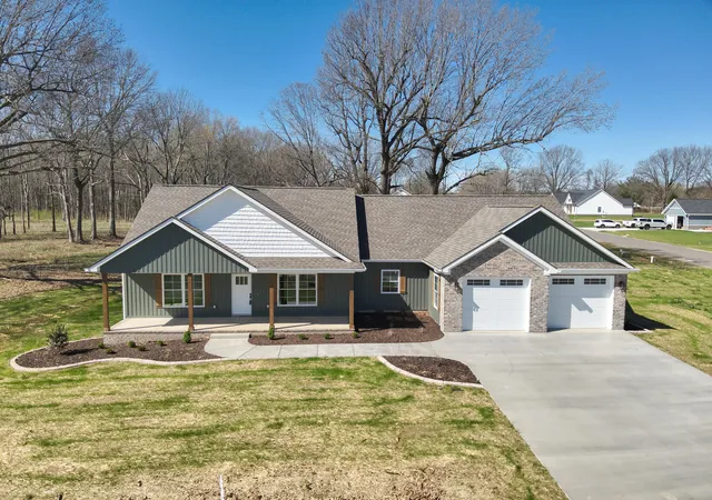 Homes for sale in Mayfield, KY | 261 Ayly Estates Dr, Mayfield, KY 42066 | MLS# 26017152