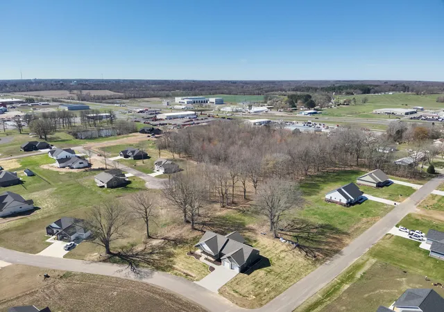 Homes for sale in Mayfield, KY | 261 Ayly Estates Dr, Mayfield, KY 42066 | MLS# 26017152