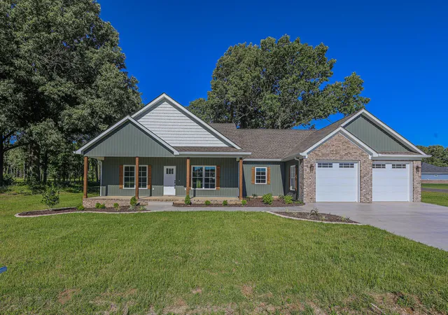Homes for sale in Mayfield, KY | 261 Ayly Estates Dr, Mayfield, KY 42066 | MLS# 26017152