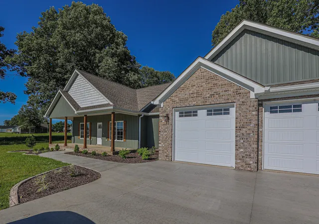 Homes for sale in Mayfield, KY | 261 Ayly Estates Dr, Mayfield, KY 42066 | MLS# 26017152