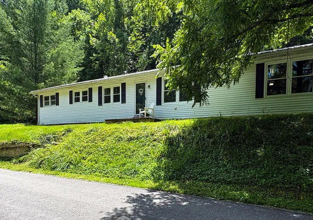 Homes for sale in Versailles, KY | 2290 Shryocks Ferry Rd, Versailles, KY 40383 | MLS# 26015818