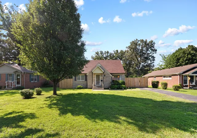 Photo 1 of Single family home for sale at 2420 Clay St, Paducah, KY 42001 | MLS# 26015481 | Listing updated on 2026-07-01