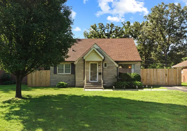 Photo 2 of Single family home for sale at 2420 Clay St, Paducah, KY 42001 | MLS# 26015481 | Listing updated on 2026-07-01