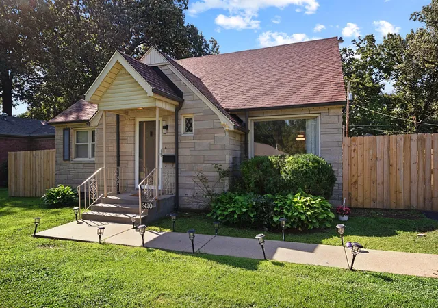 Photo 3 of Single family home for sale at 2420 Clay St, Paducah, KY 42001 | MLS# 26015481 | Listing updated on 2026-07-01