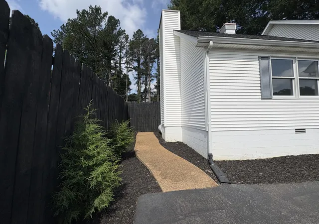3rd image of 6015 Oakhaven Dr, Paducah, KY 42003 | MLS# 26015975
