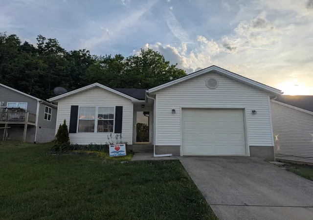 Homes for sale in Murray, KY | 1660 Calloway, Murray, KY 42071 | MLS# 26015498