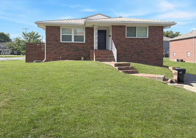 Multi family home for sale at 1611 Olive St, Murray, KY 42071 | MLS# 26018584