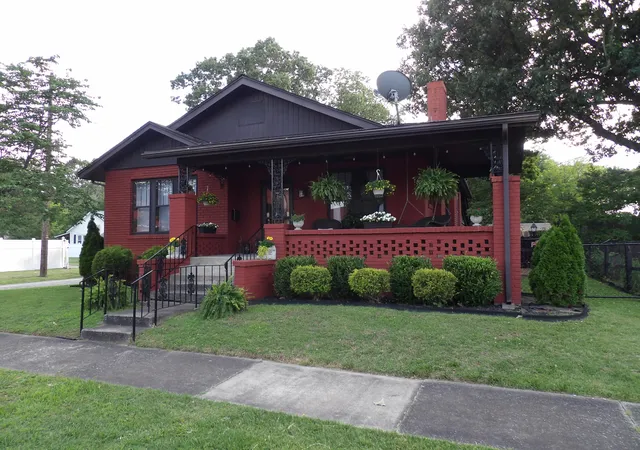 Homes for sale in Paducah, KY | 307 S 25Th St, Paducah, KY 42003 | MLS# 26015917