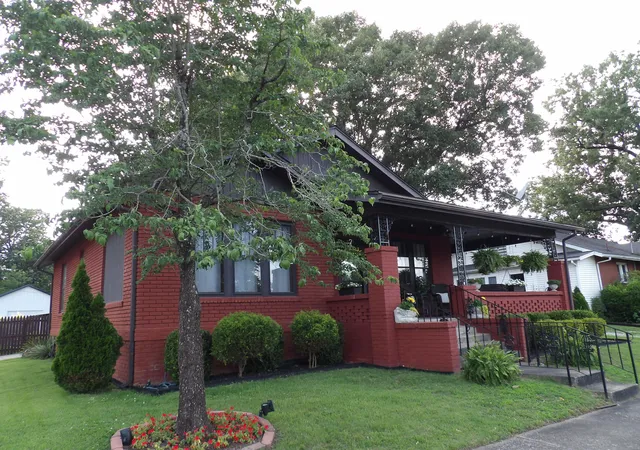 Homes for sale in Paducah, KY | 307 S 25Th St, Paducah, KY 42003 | MLS# 26015917