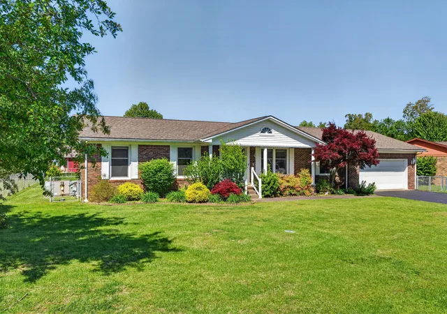 Photo 3 of Single family home for sale at 155 Susan Ln, Paducah, KY 42003 | MLS# 26015512 | Listing updated on 2026-07-29
