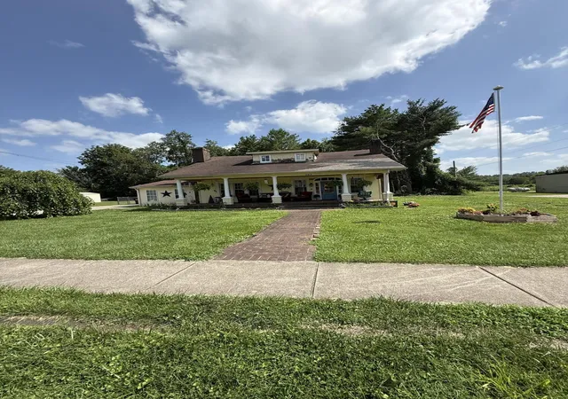 Homes for sale in Crab Orchard, KY | 205 Stanford St, Crab Orchard, KY 40419 | MLS# 26016649