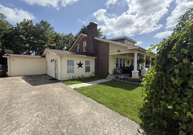Homes for sale in Crab Orchard, KY | 205 Stanford St, Crab Orchard, KY 40419 | MLS# 26016649