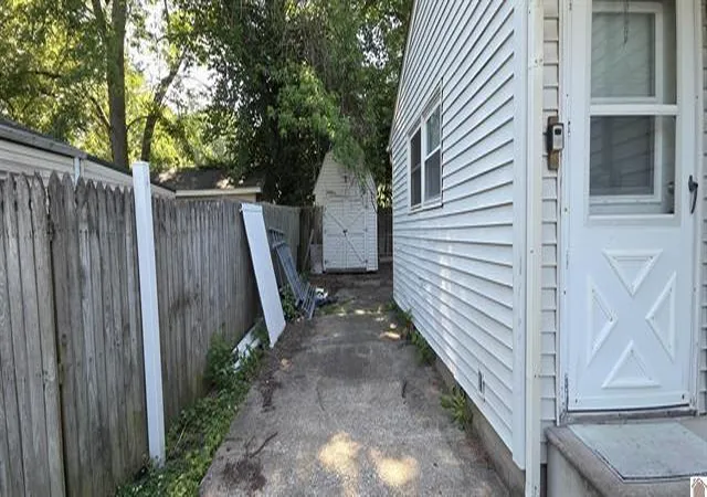 Photo 3 of Single family home for sale at 3301 Schneidman Rd, Paducah, KY 42003 | MLS# 26015583 | Listing updated on 2026-07-21