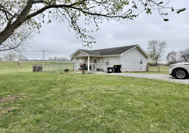 Homes for sale in Hopkinsville, KY | 3781 Memory Ln, Hopkinsville, KY 42240 | MLS# 26015749