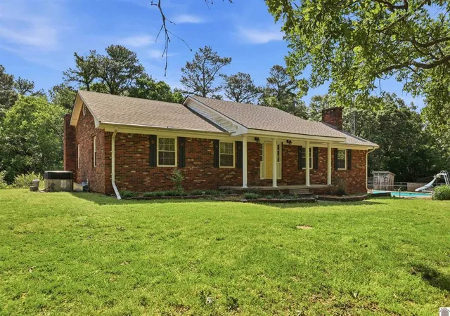 Photo 2 of Single family home for sale at 948 Kendall Rd, Mayfield, KY 42066 | MLS# 26015538 | Listing updated on 2026-09-09