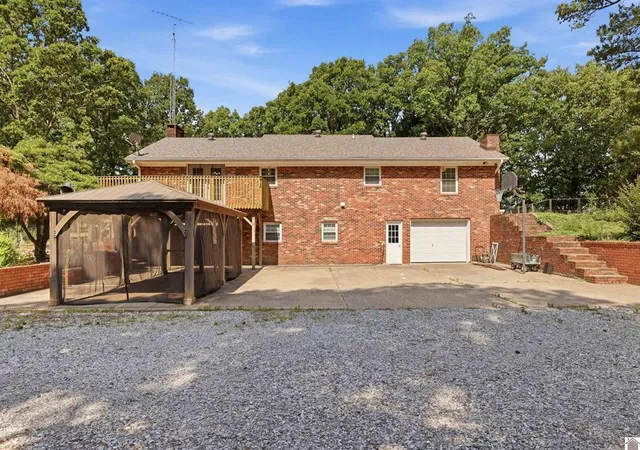 Photo 3 of Single family home for sale at 948 Kendall Rd, Mayfield, KY 42066 | MLS# 26015538 | Listing updated on 2026-09-09
