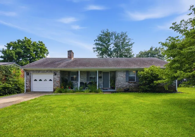 Homes for sale in Frankfort, KY | 105 Sequoyah Trl, Frankfort, KY 40601 | MLS# 26015630