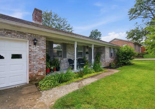 Homes for sale in Frankfort, KY | 105 Sequoyah Trl, Frankfort, KY 40601 | MLS# 26015630