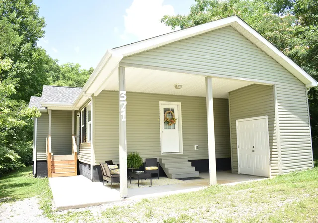 Homes for sale in Middlesboro, KY | 371 Eagle Ln, Middlesboro, KY 40965 | MLS# 26015539
