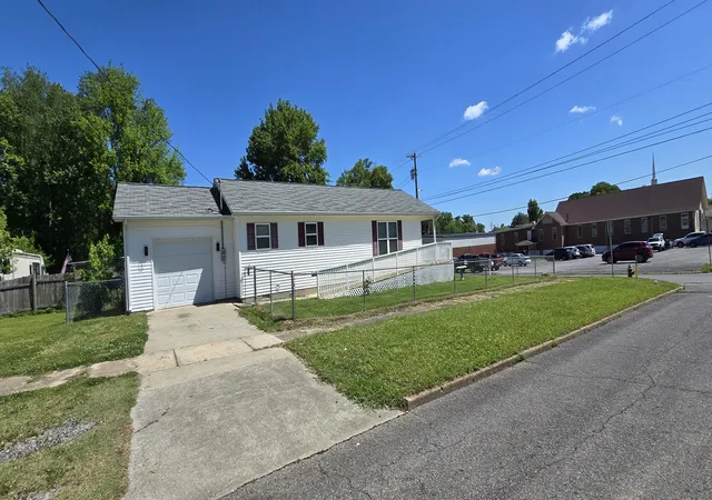 Homes for sale in Mayfield, KY | 701 N 13Th St, Mayfield, KY 42066 | MLS# 26015913