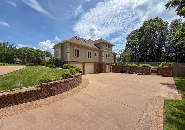 Homes for sale in Paducah, KY | 4041 Alameda Crescent, Paducah, KY 42001 | MLS# 26017168