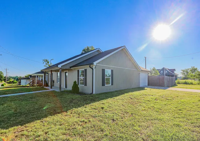 Homes for sale in Mayfield, KY | 302 N 5th St, Mayfield, KY 42066 | MLS# 26016776
