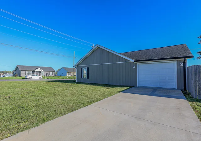 Homes for sale in Mayfield, KY | 302 N 5Th St, Mayfield, KY 42066 | MLS# 26016776