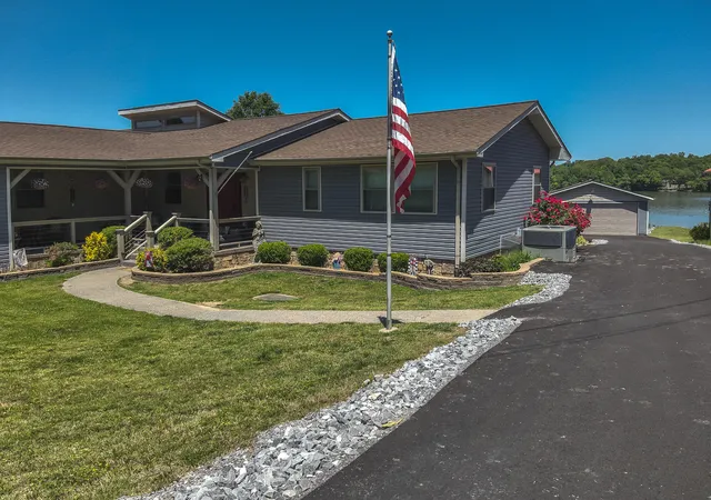 Homes for sale in Benton, KY | 360 Halbrook Ln, Benton, KY 42025 | MLS# 26016772