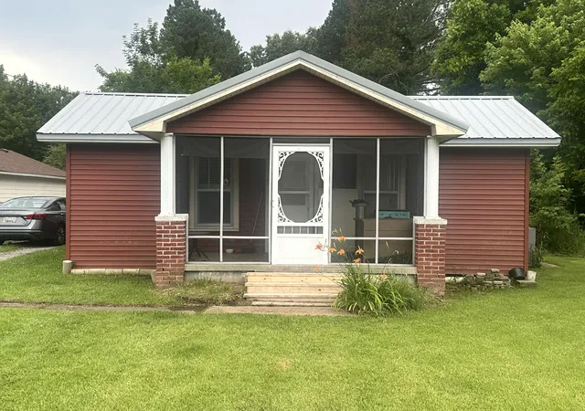 1st image of 2145 Dixie Ave, Paducah, KY 42003 | MLS# 26015560