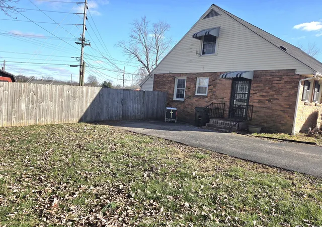 Homes for sale in Hopkinsville, KY | 404 Sylvan Ter, Hopkinsville, KY 42240 | MLS# 26017452