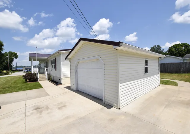 Homes for sale in Grayson, KY | 40 Marigold Ln, Grayson, KY 41143 | MLS# 26015603